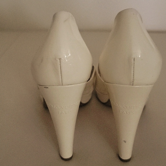 Louis Vuitton - Picture 8 of 12